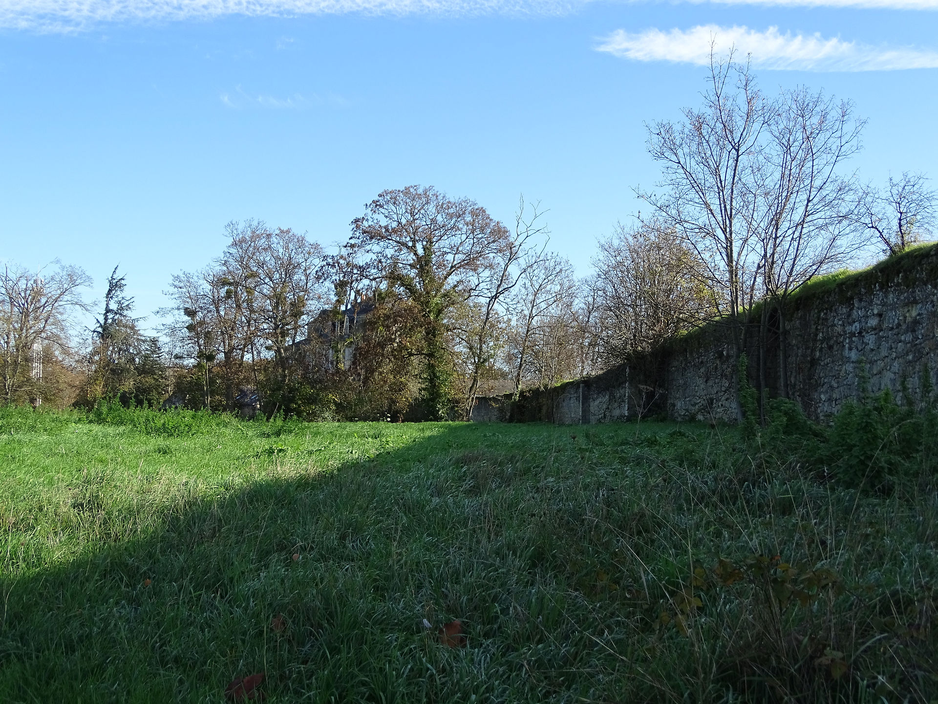 mur enceinte à droite
