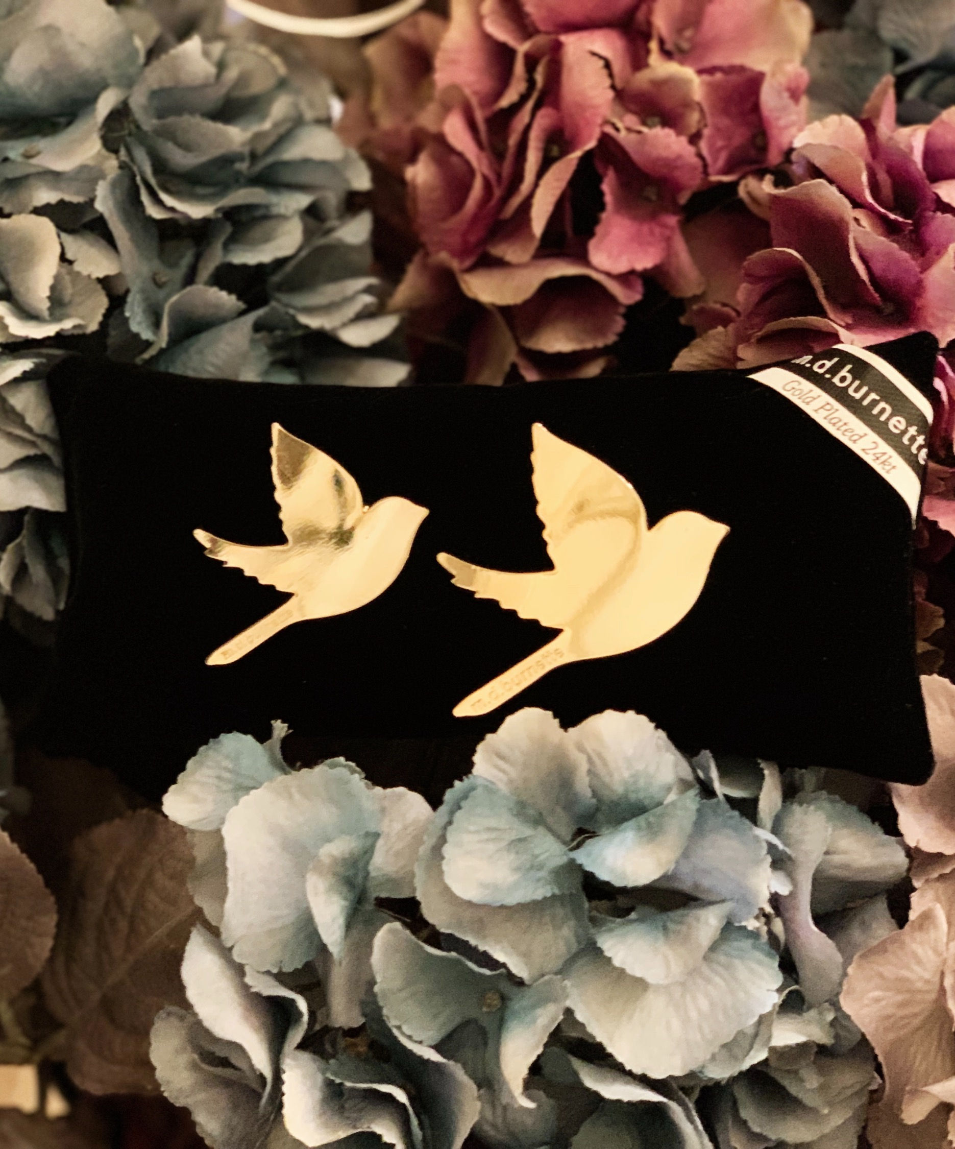 Broșă clasică placată aur 24k gravtă m.d.burnette