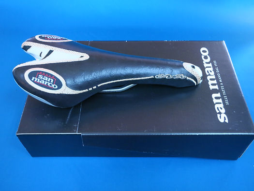 【イタリア製☆デッドストック】ISCA SELLE 黒スウェードサドル イタリア製☆デッドストック】ISCA SELLE 黒スウェードサドル