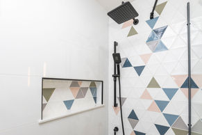 Contemporary and Refined Bathroom