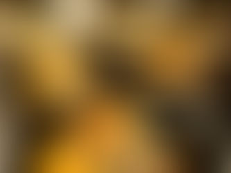 Panna cotta al profumo di lavanda con crumble di ammetto e pesche caramellate