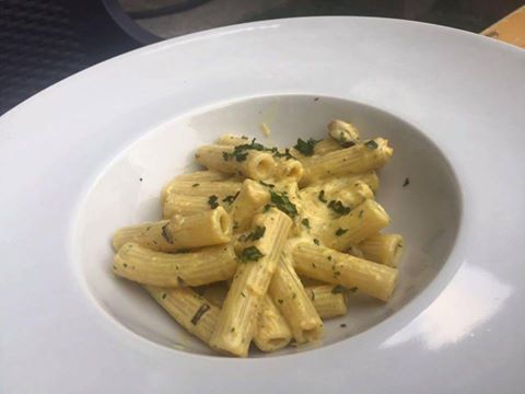 Sedanini con crema di peperone e dadolata di melanzane