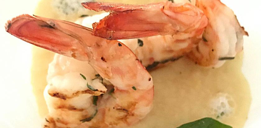 Mazzancolle su crema di mela e sedano rapa e aria di menta