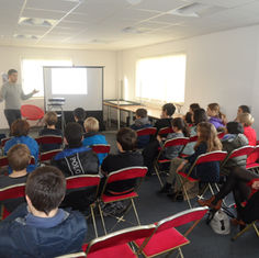 Des collégiens à la ressourcerie