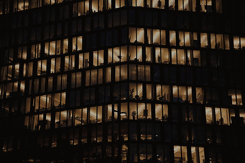 office-building-exterior-with-glowing-lights-in-wi-2025-03-14-17-13-21-utc - Copia_edited_