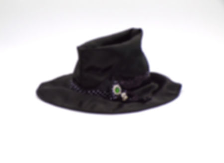 CAPPELLO LINEA ELIZABETH CON SPILLA GIOIELLO VERDE