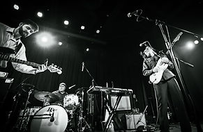 B and W band of 3 - 1.JPG