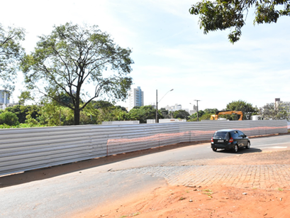 Dmae realiza serviços na obra do elevado sobre o rio Uberabinha