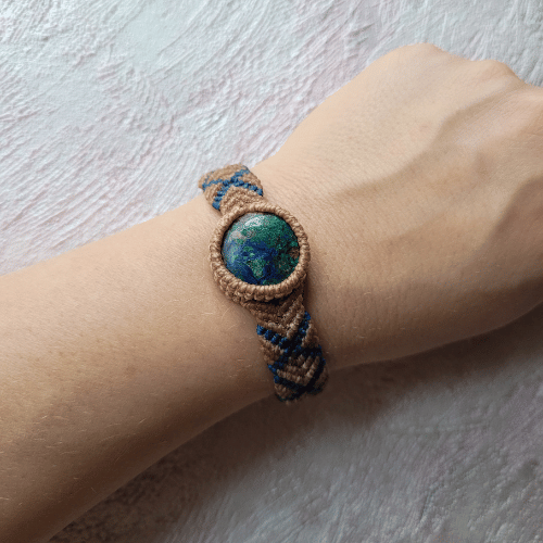 Marmaya bracelet en micro macramé modèle unique chrysocolle porté