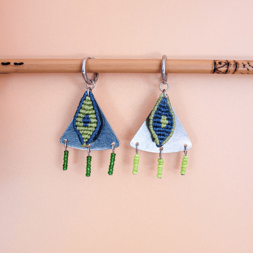 Miniature : Chandelier boucles d'oreilles micro macramé acier inoxydable verts