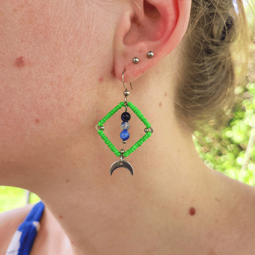 Miniature : Marmaya Boucles d'oreilles micro macramé acier inoxydable losange breloque lune portées
