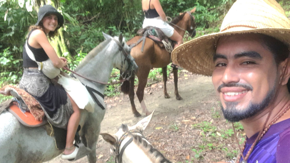a caballo en playa los naranjos
