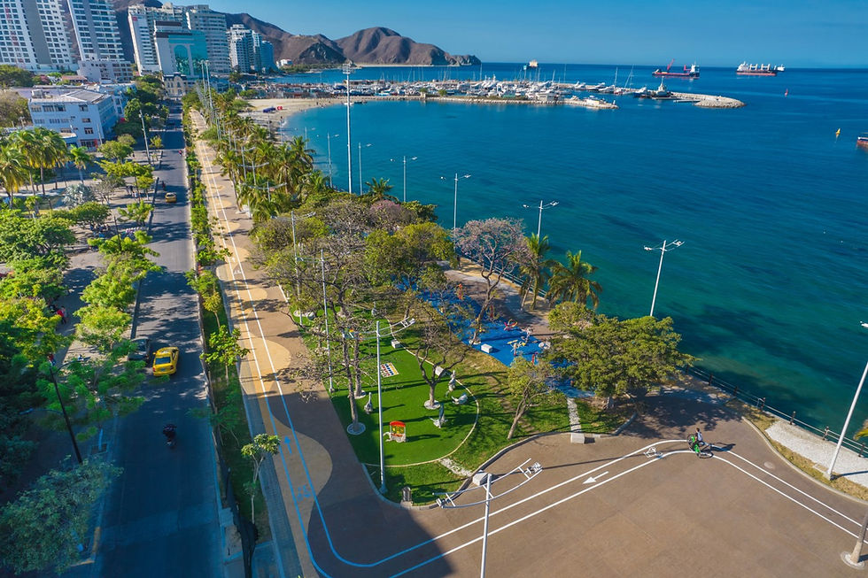 Vista panorámica de la Bahía de Santa Marta al atardecer