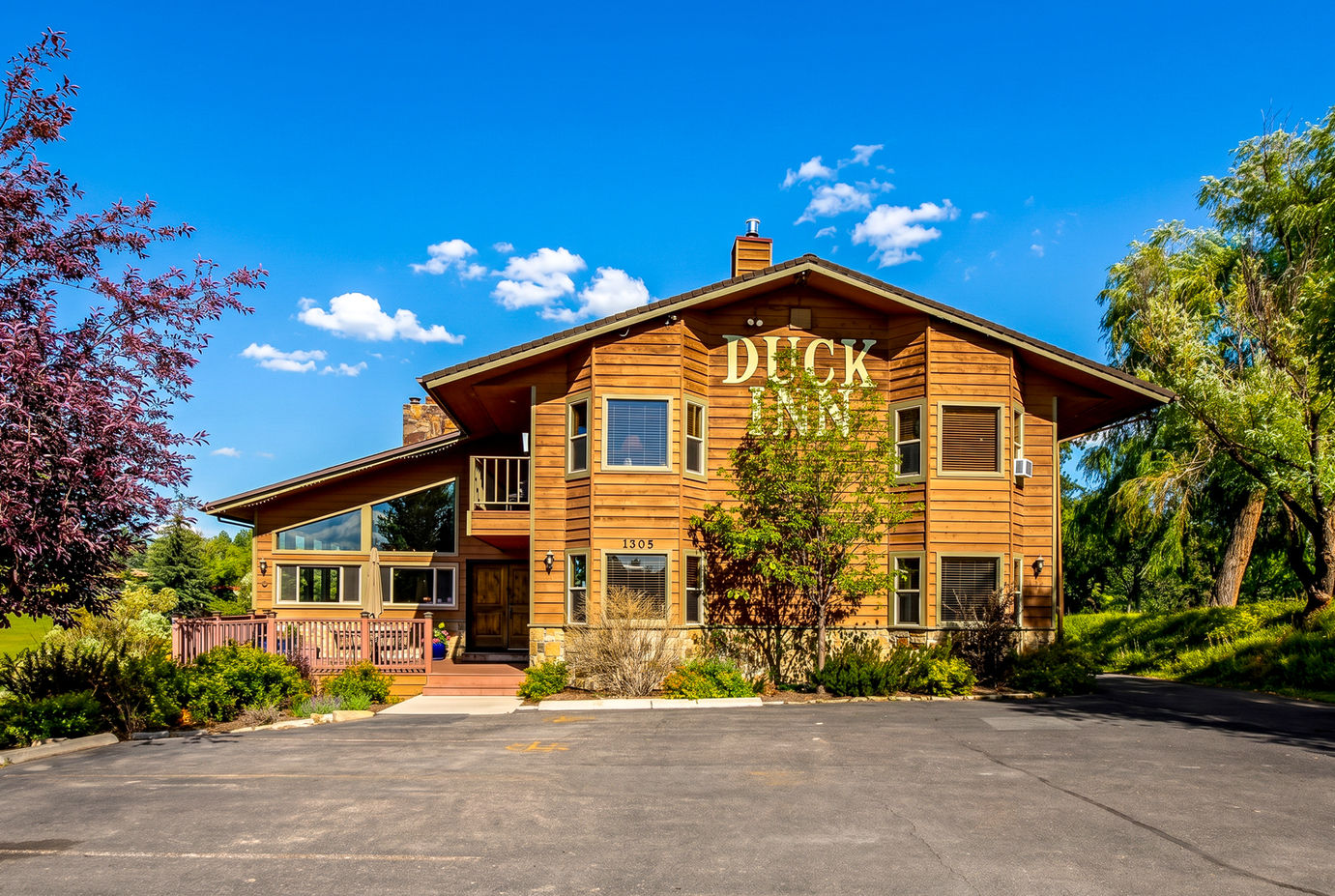 duck-inn-lodge-front