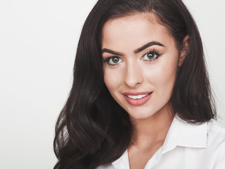 HOW TO MANAGE A NATURAL SMILE DURING HEADSHOT PHOTOGRAPHY?