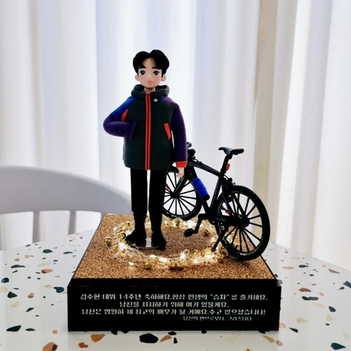 Kim Soo Hyun with his Bike | Giftorea