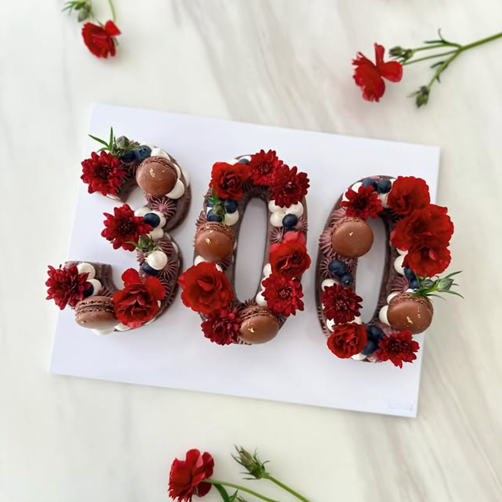 Thumbnail: Number Flower Macaron Cake (1/2/3)