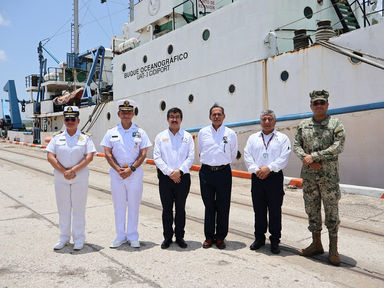 Entrega Marina buque a la UAT