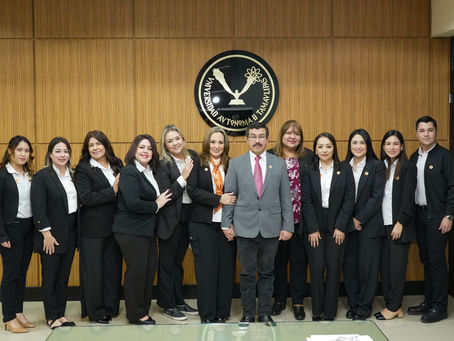 El rector Dámaso Anaya entrega nombramientos a titulares de Familia UAT