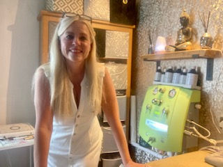 Rugby Colonic Hydrotherapy and Food Intolerance Testing Clinic - Home of Windmill Therapies. Lisa with her state of the art Colonic machine  -Herrmann Hydromat Colonic Machine