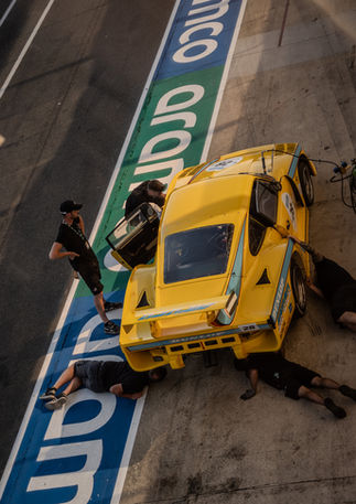 Photographie d'action haute précision par Jérémy Richard Studio. Capture de l'instant et du mouvement, garanti 0% IA. Le Mans Classic 2025 course automobile prestige 