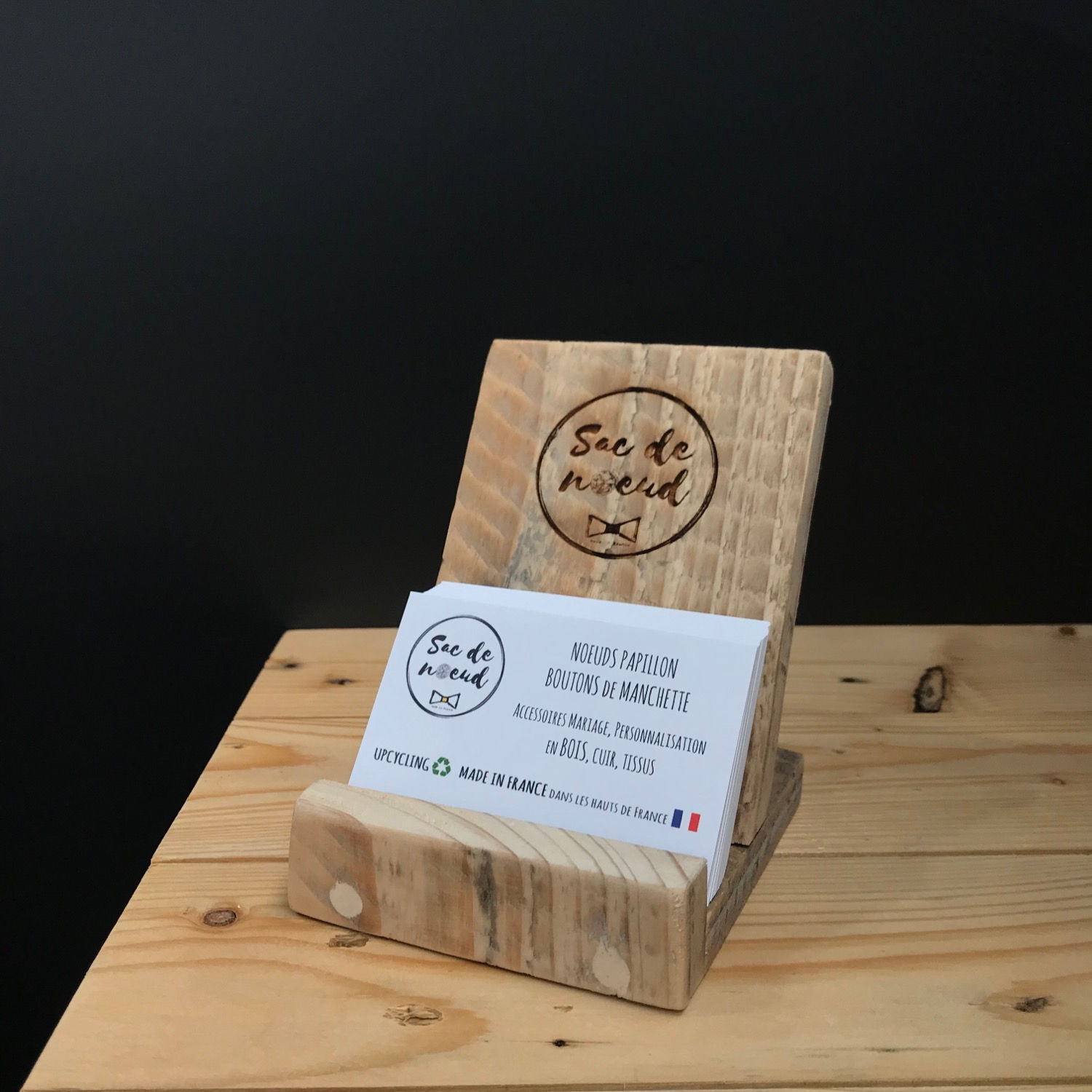 Présentoir carte de visite en bois recyclé personnalisable