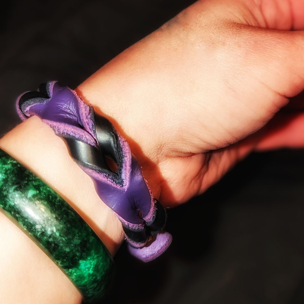 Thumbnail: Matching collar and bracelet set