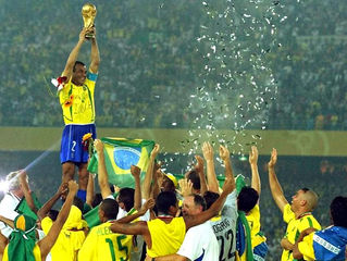 HÁ 15 ANOS A SELEÇÃO BRASILEIRA CONQUISTAVA O PENTA. CONFERE AÍ MAIS ESSA PIRUADA!!!