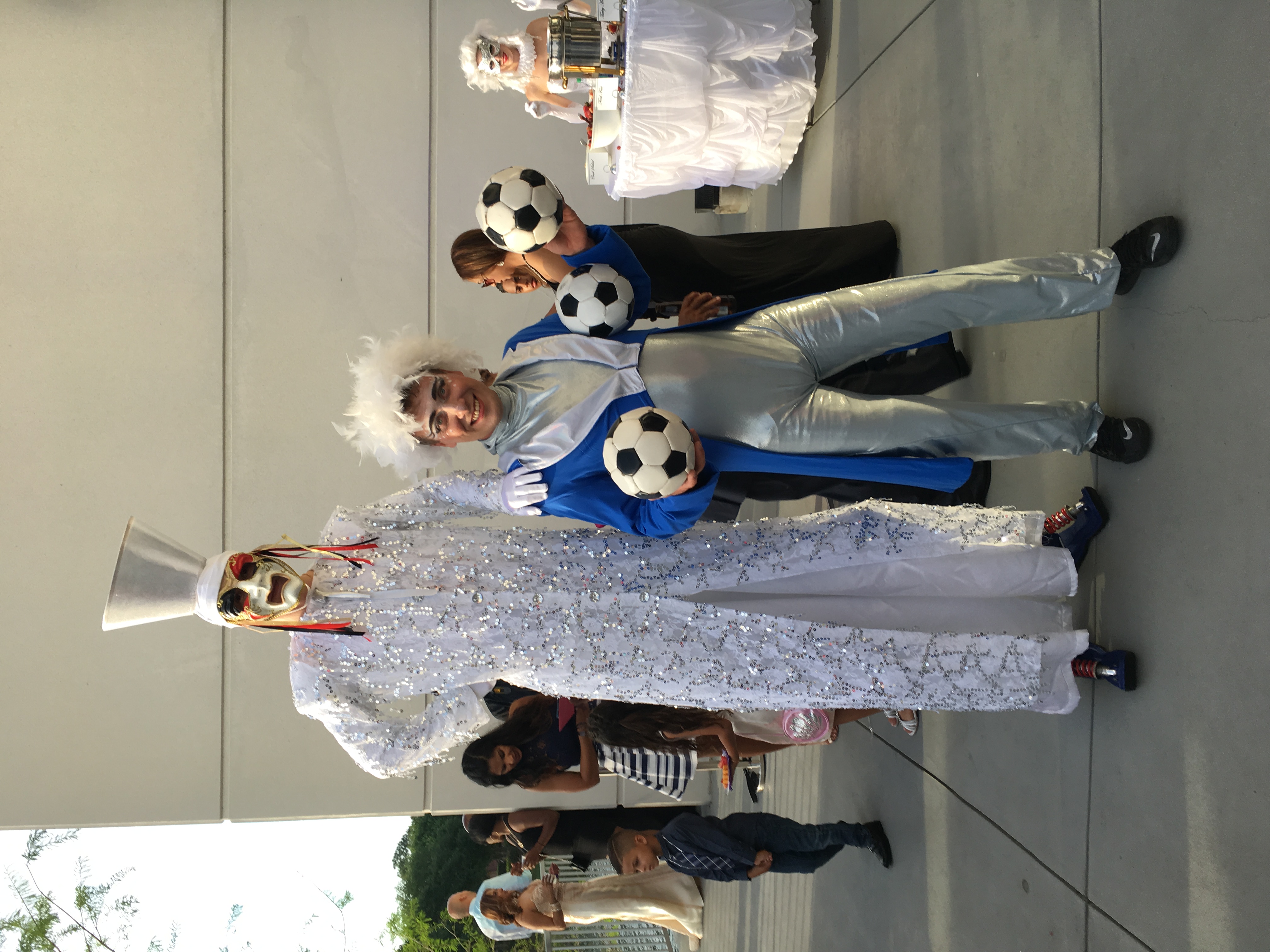 Stilt Walker Cirque Entertainment
