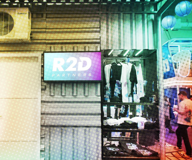 Stand design and activation in São Paulo, Brazil, crane machine, magic mirror, bubble teas and fun music.