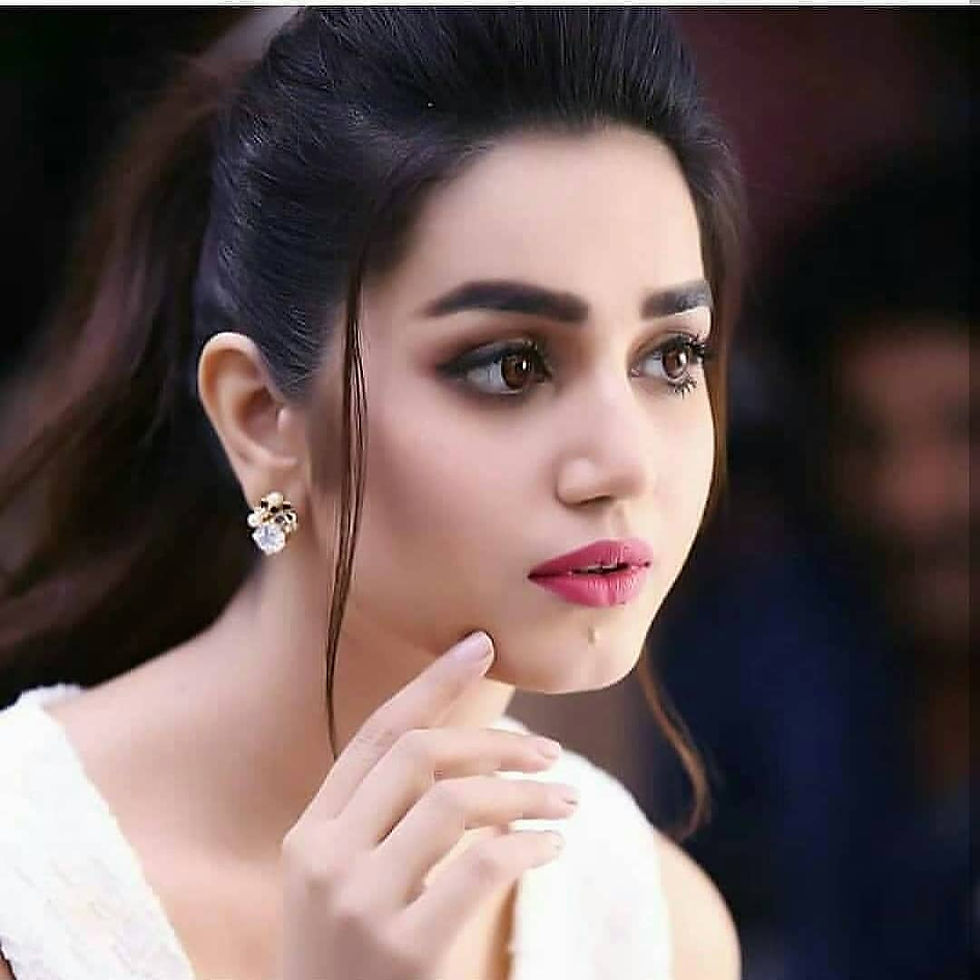 This Pakistani Actress Anum Fayyaz looks like an angel, her pics are going viral...