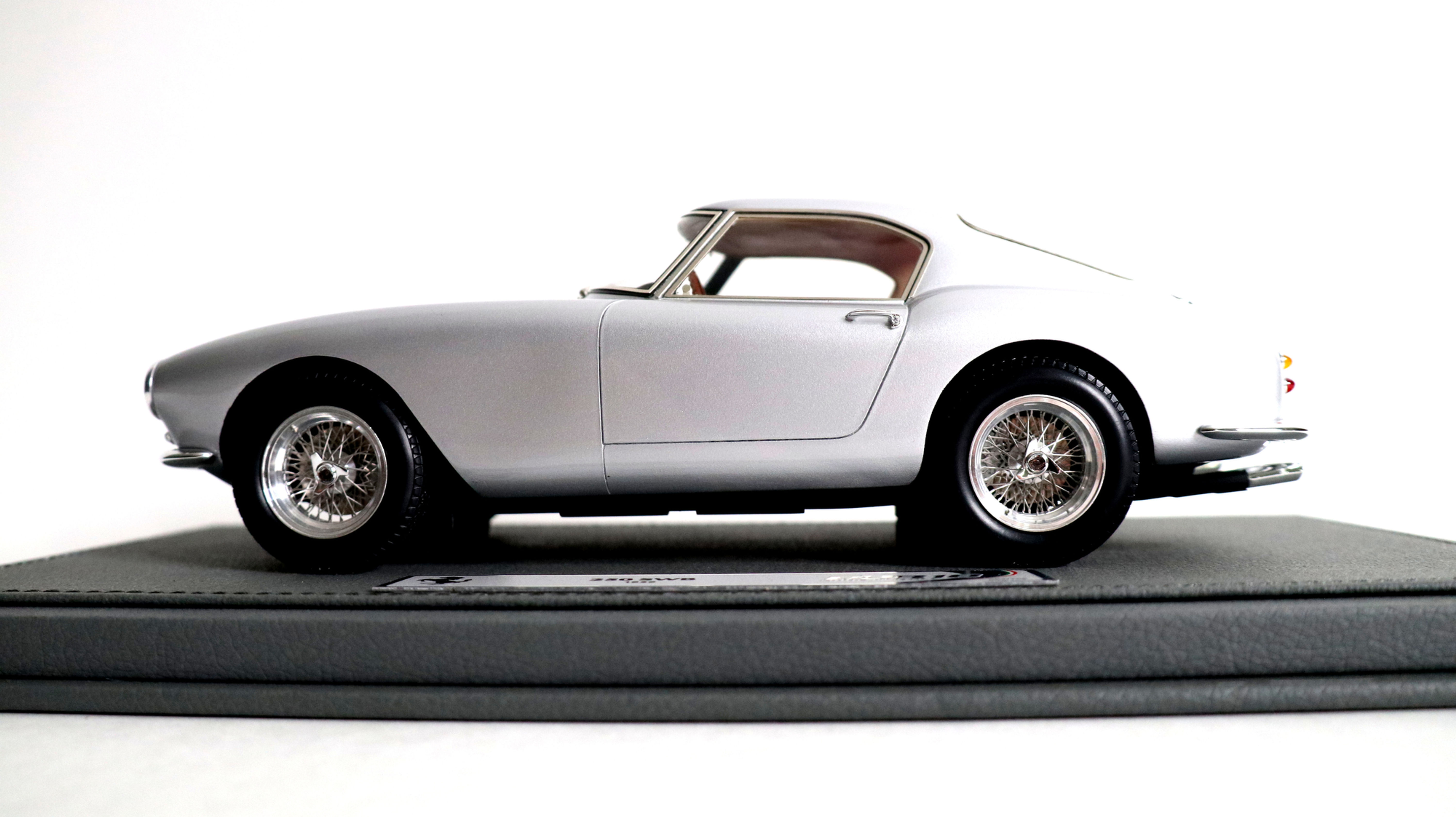 1959 FERRARI 250 GT SWB BERLINETTA PASSO CORTO 1:18 by BBR Models