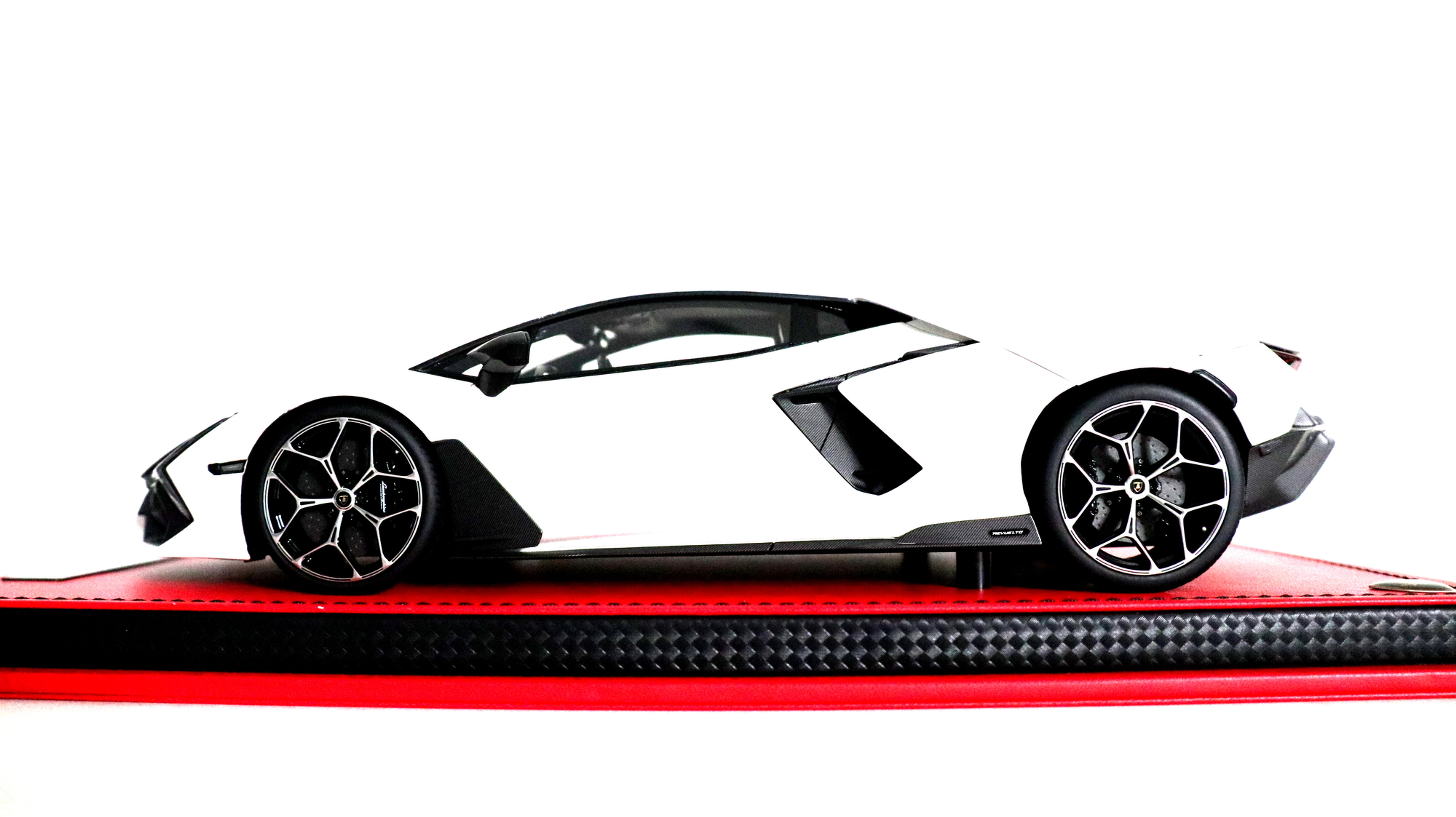 2024 LAMBORGHINI REVUELTO