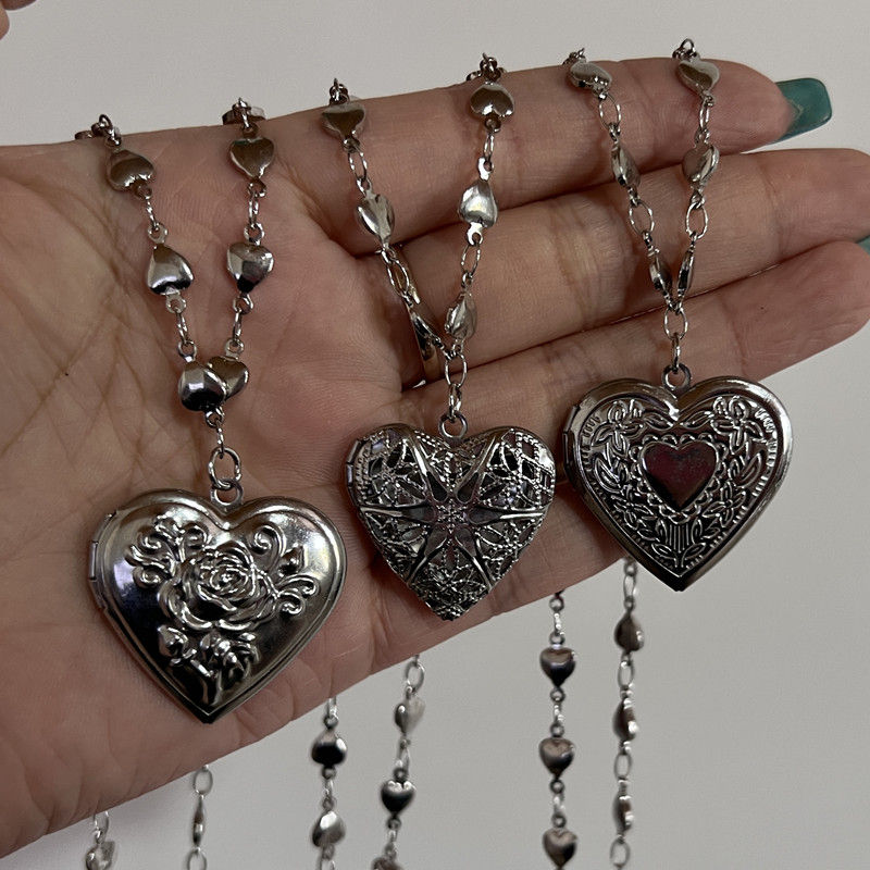 AMOUR NOIR Locket