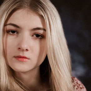 Ava Valianti Embraces Quiet Truths on “Great Pretender”