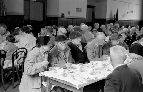 Lochwinnoch Old Age Pensioners Trip to Leven 1958