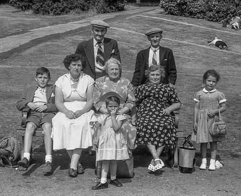 Lochwinnoch Old Age Pensioners Trip to Dunfermline 1956