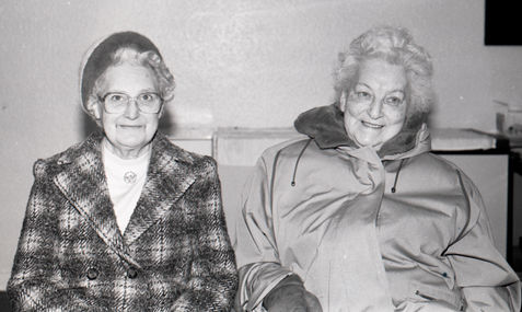 Mrs M Gilmour and Mrs H McKenzie of Lochwinnoch