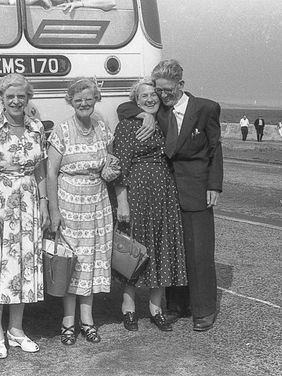 Lochwinnoch Old Age Pensioners Trip to Dunfermline 1956