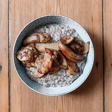 PORRIDGE WITH FRIED APPLES & CINNAMON