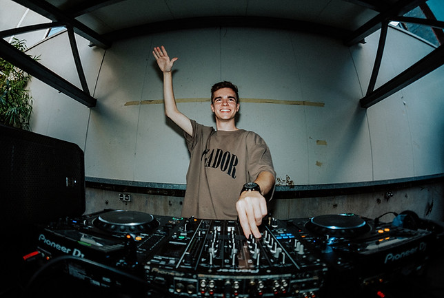 Club DJ Frontalaufnahme