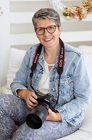 Street vibes focení Brno – moderní portrét ženy v městském prostředí