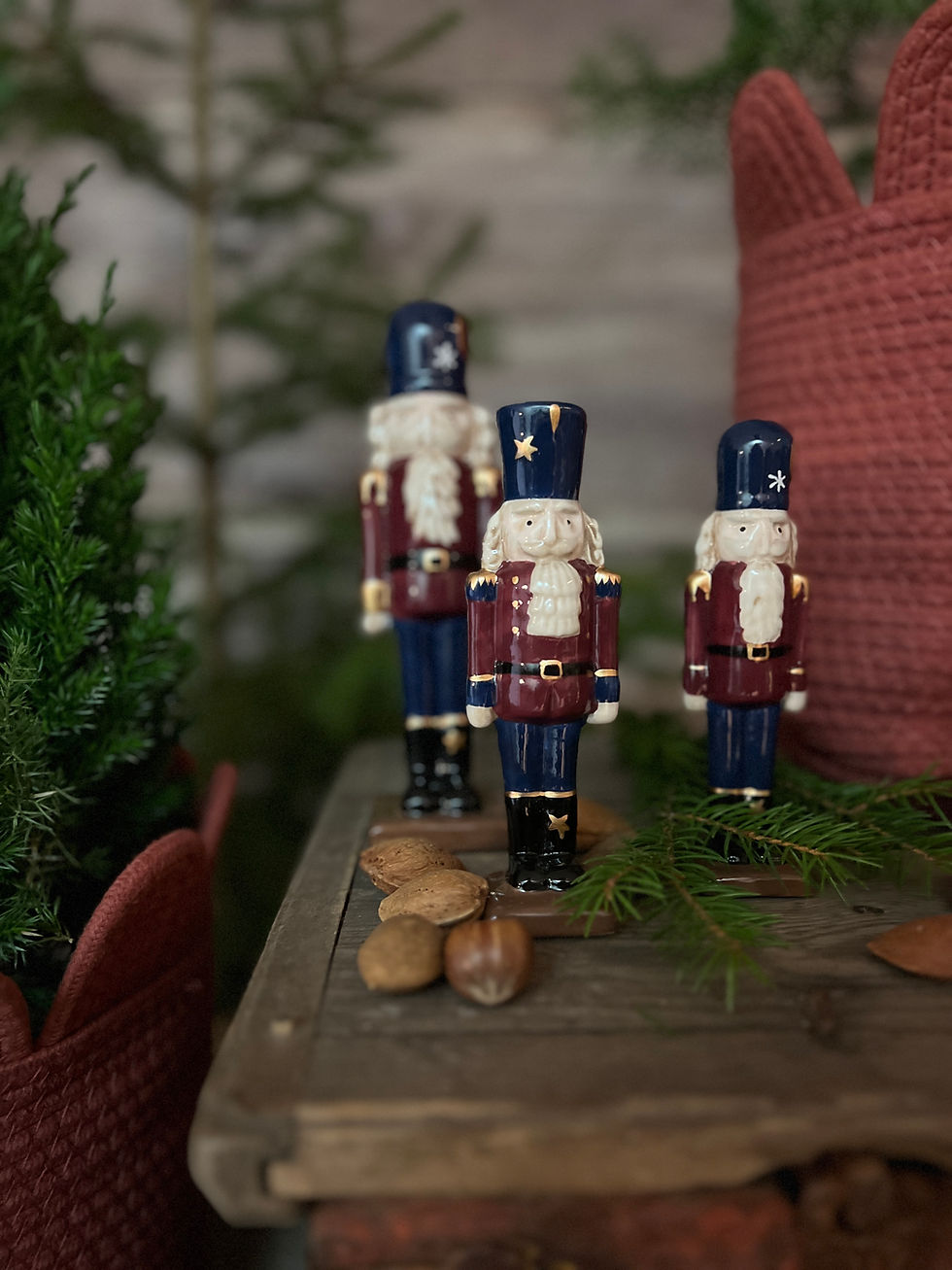 Miniatyrbild: Stora Viktor Nötknäppare Marin 1