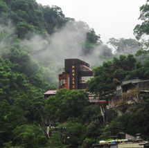 A building on a misty hillside in Wulai