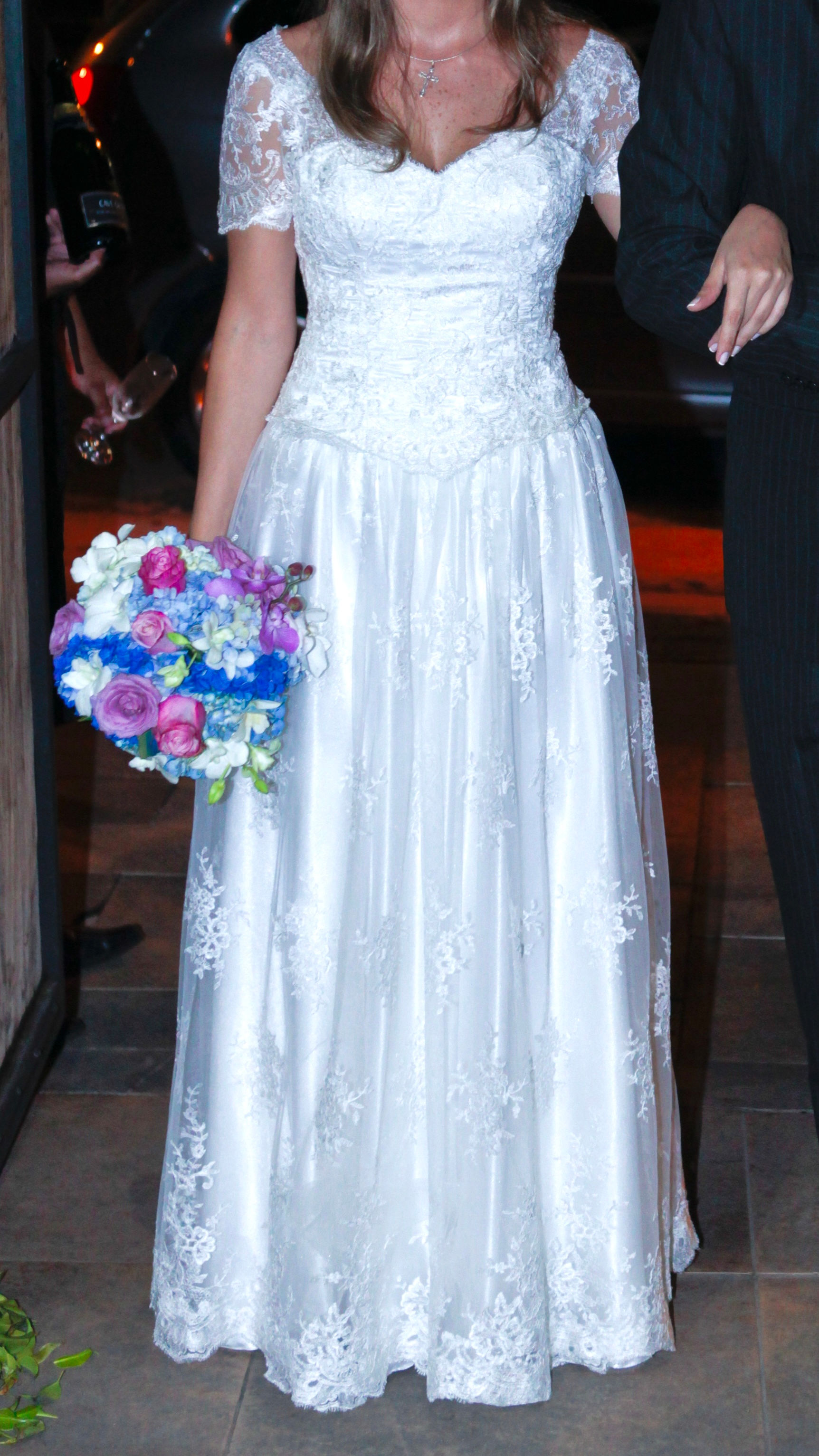 Vestido de Noiva evase romantico em renda francesa