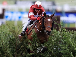 AINTREE GRAND NATIONAL MEETING - DAY 1 (THURSDAY)