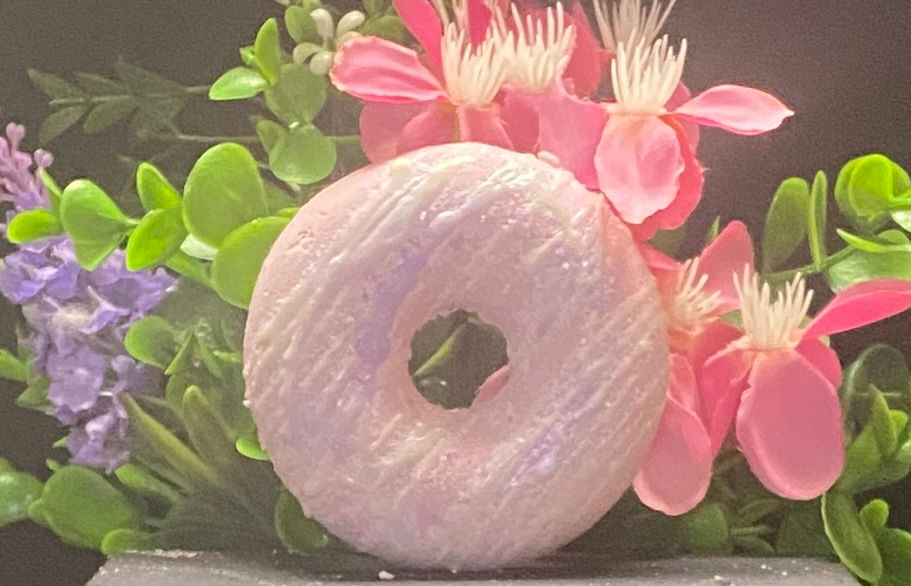 Thumbnail: Lilac Donut Bath Bomb