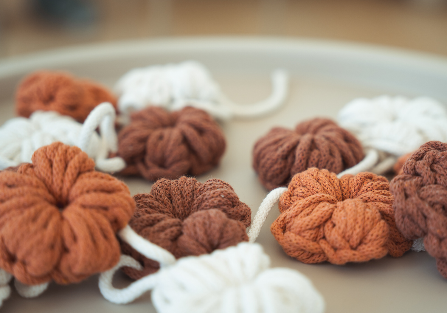 Crochet Blumengirlande, handgemacht in Europa