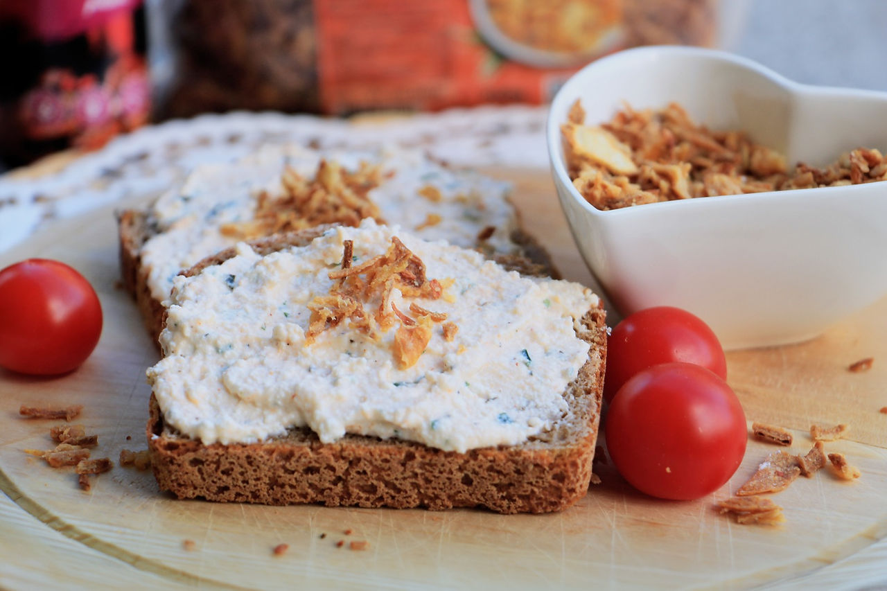 maistro-ricotta-aufstrich-röstzwiebel