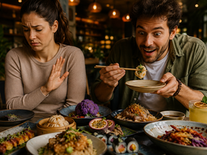 Imagem editorial de uma mesa elegante com diversos pratos exóticos e coloridos, enquanto uma pessoa observa com hesitação um ingrediente desconhecido, contrastando com outra pessoa demonstrando curiosidade e entusiasmo